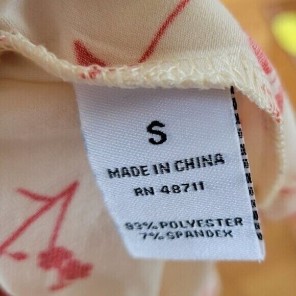 Ophelia Roe Small Wrap Smocked Blouse Cream Red Floral V-neck Elastic Waist EUC - Picture 11 of 11